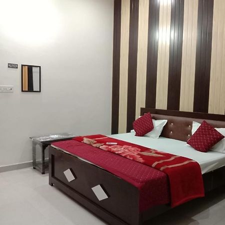 Ramam Hotel By Naavagat 700Mtr From Shri Ram Janambhumi Ayodhya Kültér fotó