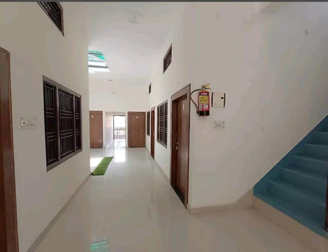 Ramam Hotel By Naavagat 700Mtr From Shri Ram Janambhumi Ayodhya Kültér fotó