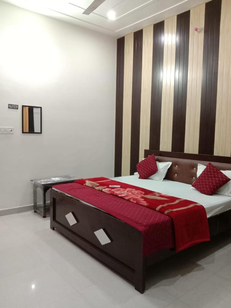 Ramam Hotel By Naavagat 700Mtr From Shri Ram Janambhumi Ayodhya Kültér fotó